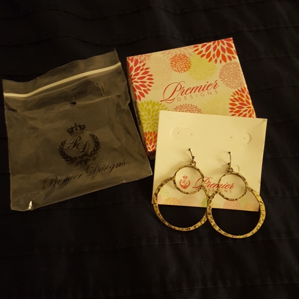 Premier Designs matte gold earrings
